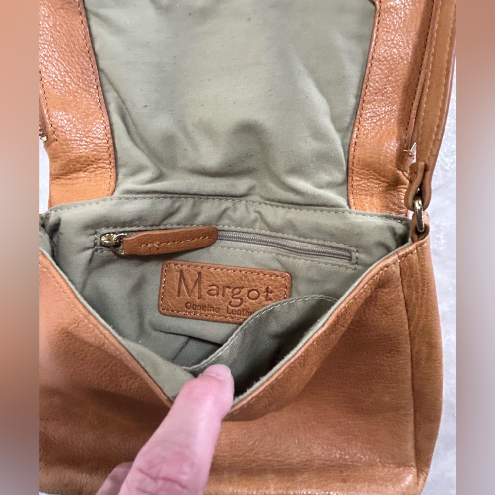 Margot Classic Soft Brown Leather Boho Crossbody Bag & Adjustable Shoulder Strap - Picture 4 of 13